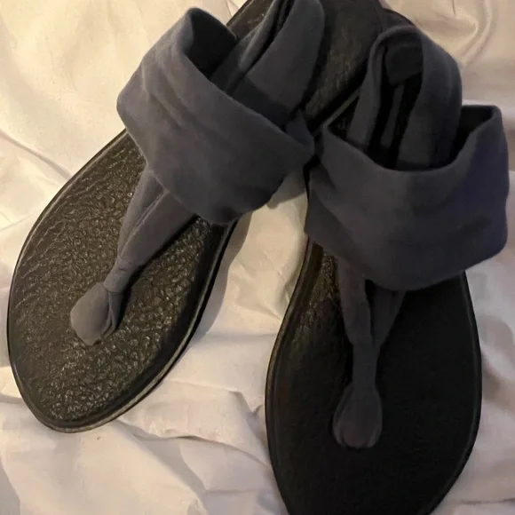 EUC Sanuk shoes. Size 8. - Picture 2 of 6